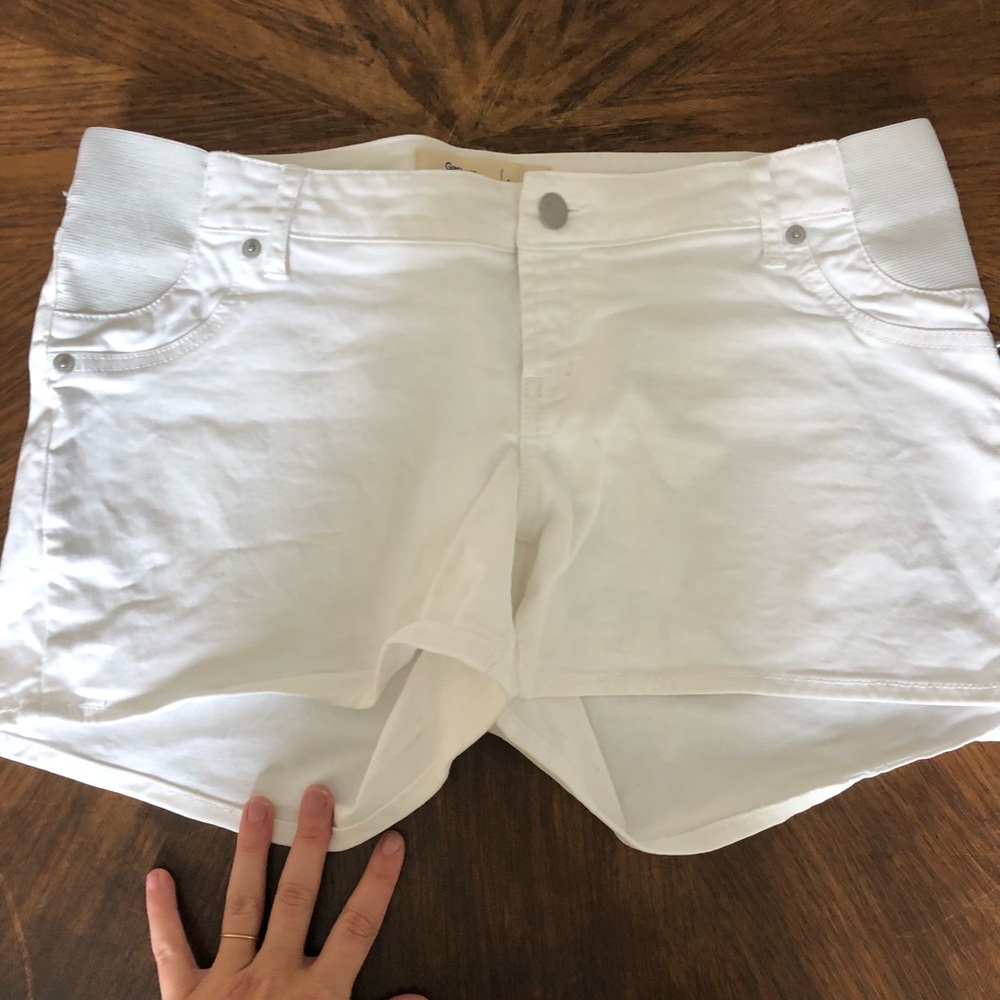 Gap maternity shorts
